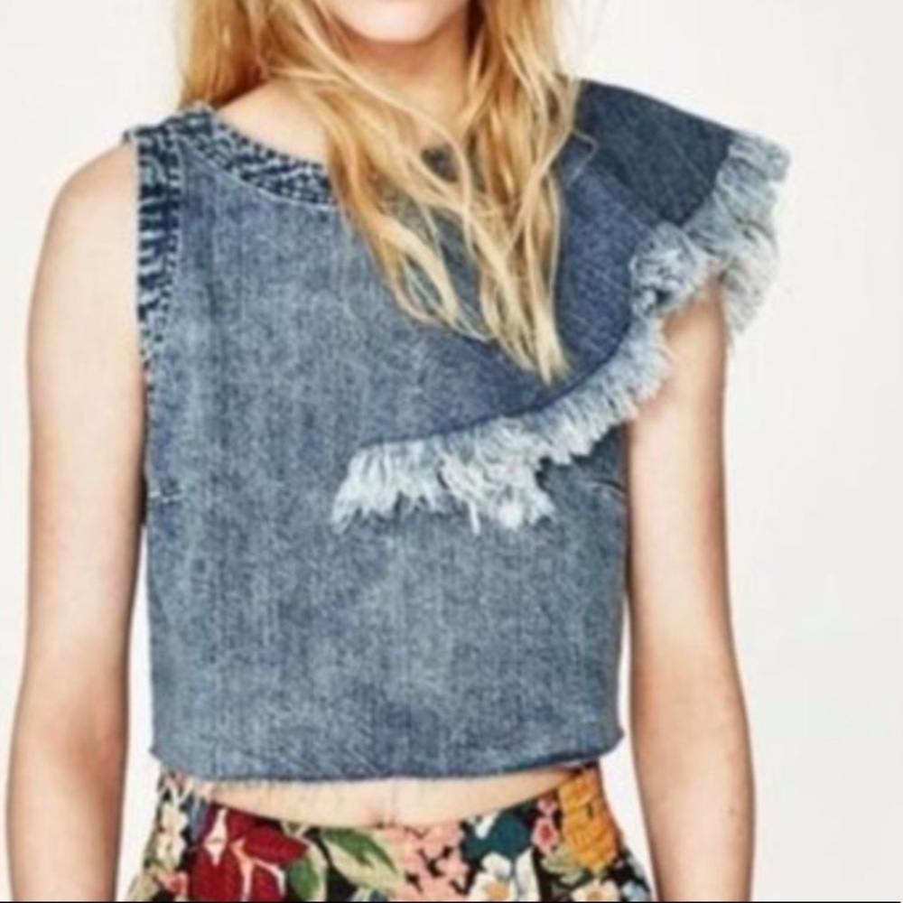 EXCELLENT CONDITIONS
ZARA DENIM FRAYED RUFLLE •DEMIN TOP - Picture 3 of 7